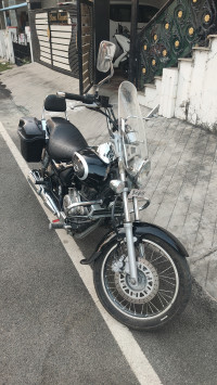 Black Bajaj Avenger Cruise 220
