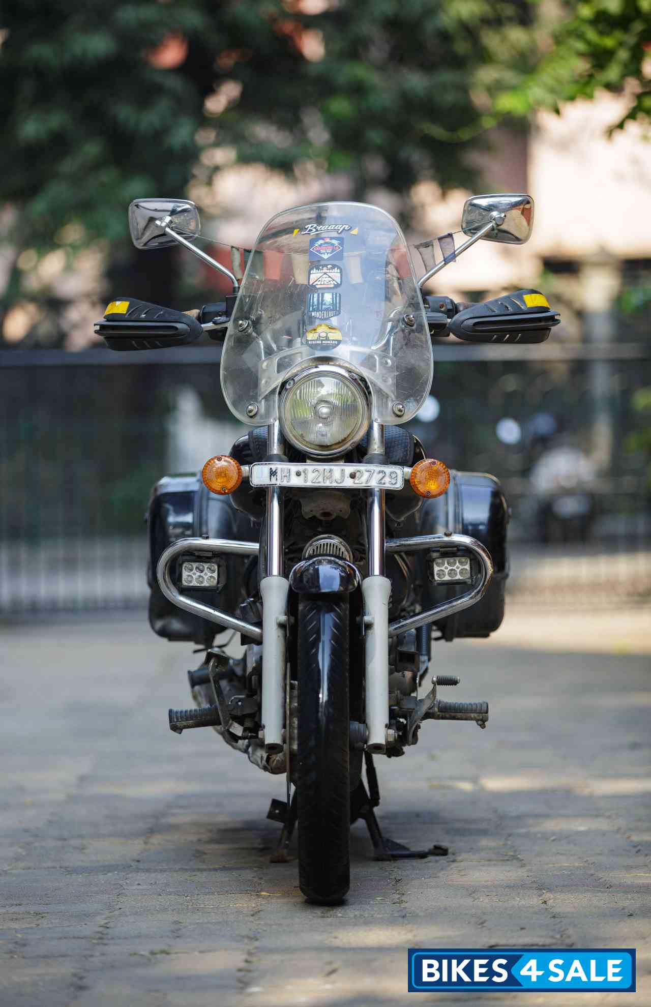Black Bajaj Avenger 220 DTS-i