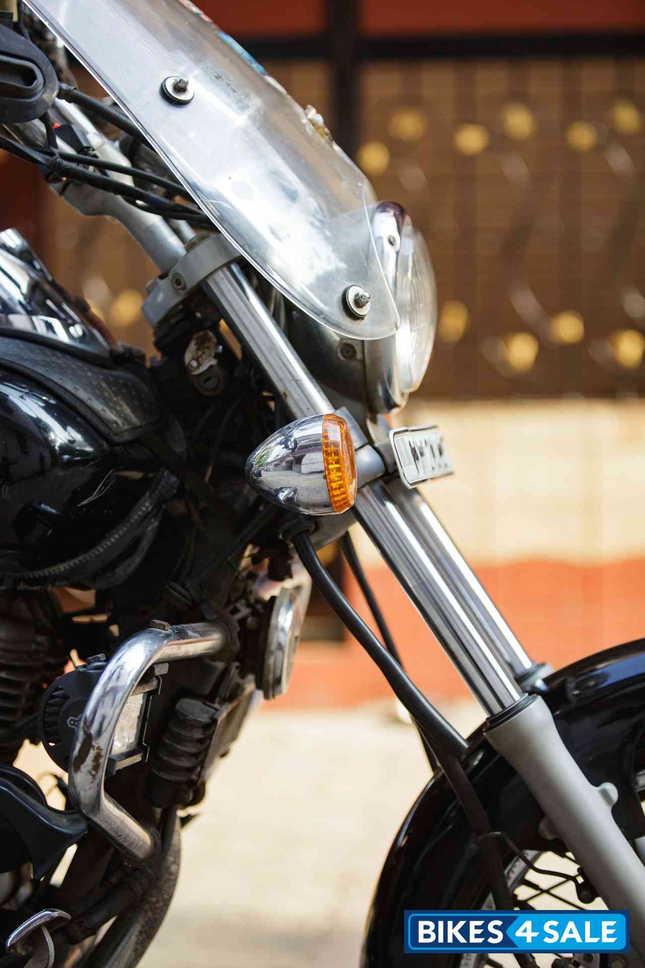 Black Bajaj Avenger 220 DTS-i