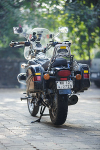 Black Bajaj Avenger 220 DTS-i
