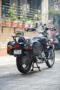 Black Bajaj Avenger 220 DTS-i
