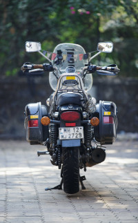 Black Bajaj Avenger 220 DTS-i