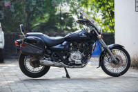Black Bajaj Avenger 220 DTS-i