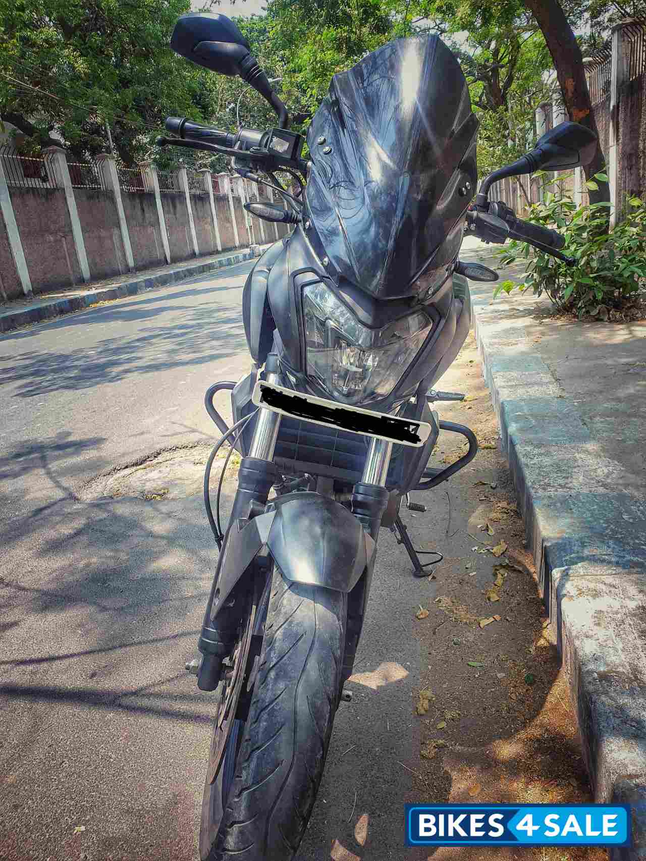 Grey Bajaj Dominar 400