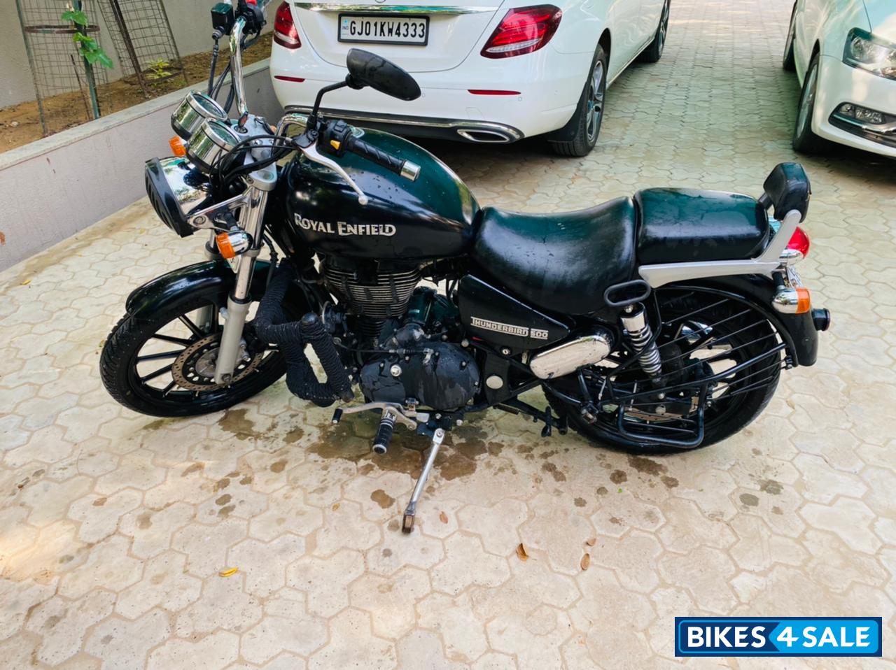 Black Royal Enfield Thunderbird 500