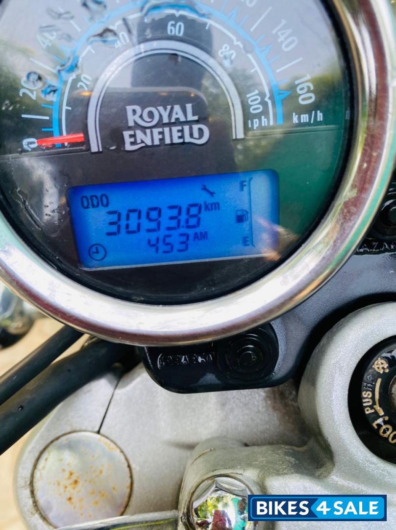 Black Royal Enfield Thunderbird 500