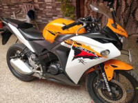 Orange Honda CBR 150R