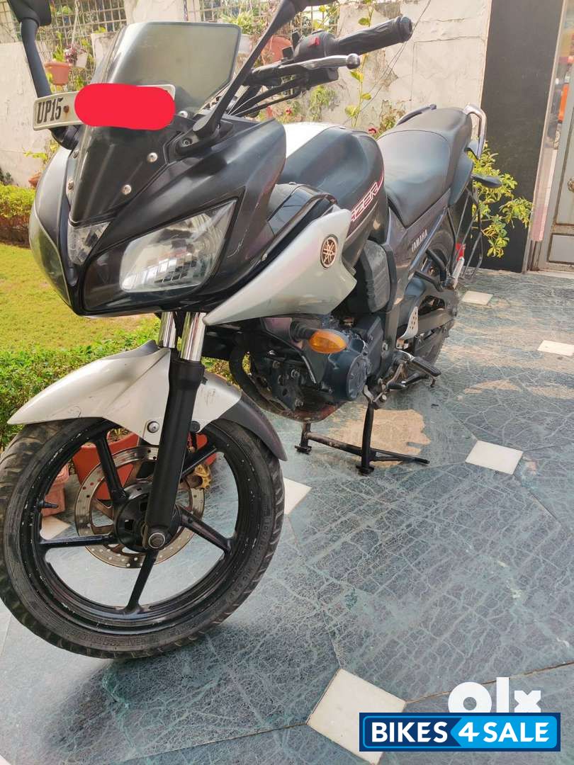 Black & Silver Yamaha Fazer