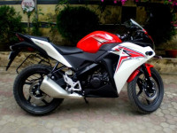 Honda CBR 150R 2015 Model