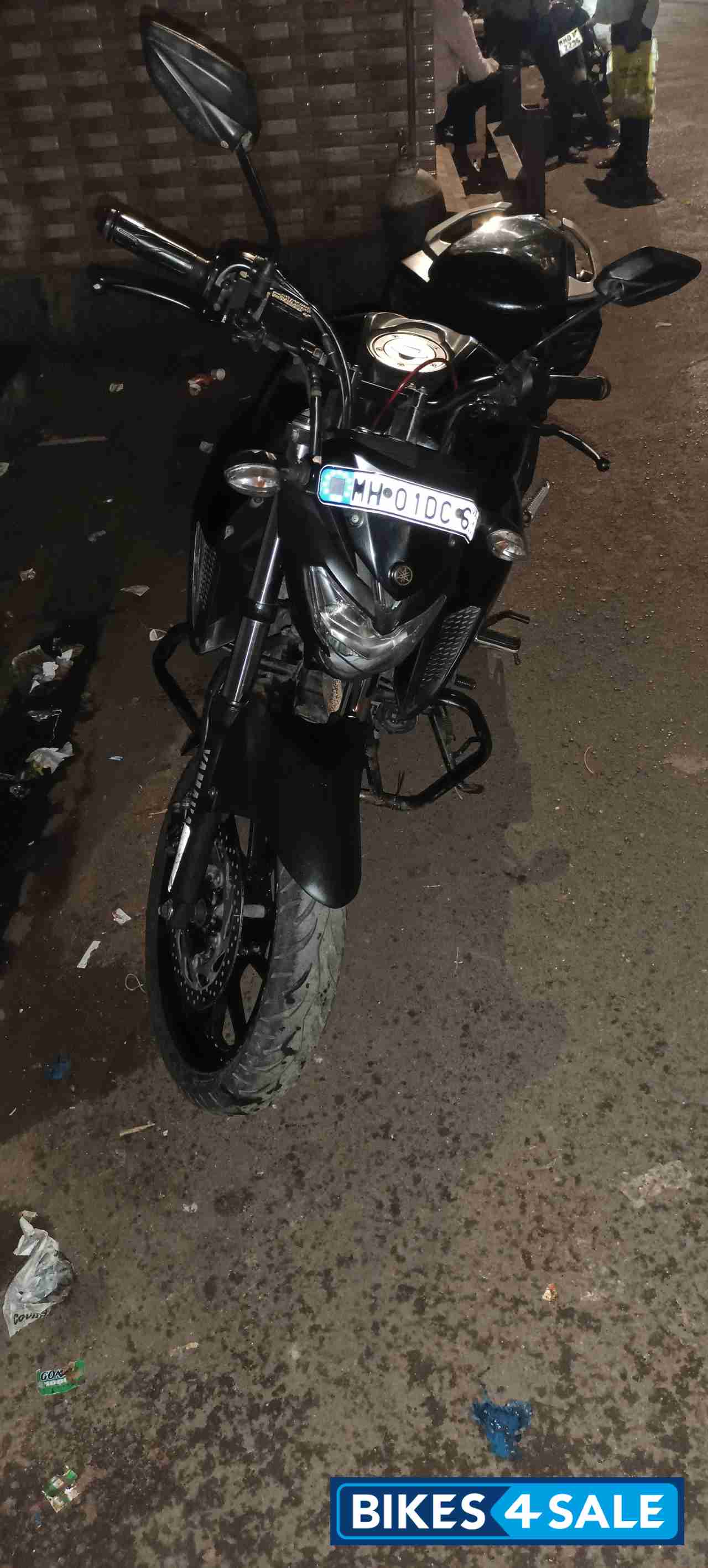 Black Yamaha FZ25