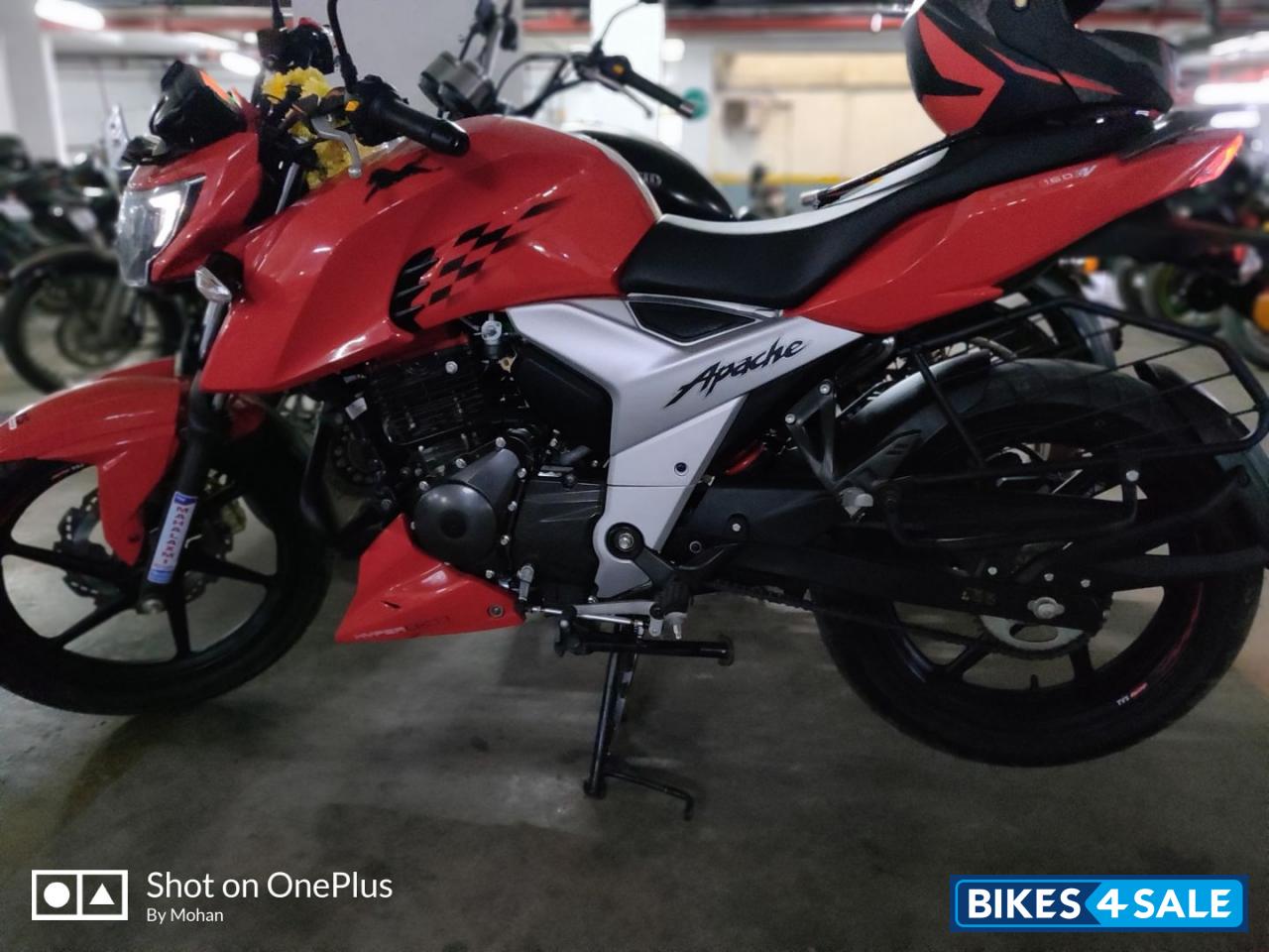 Red TVS Apache RTR 160 4V
