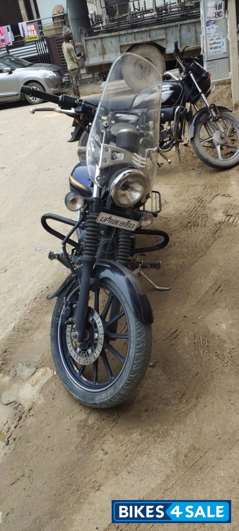 Blue Bajaj Avenger Street 150