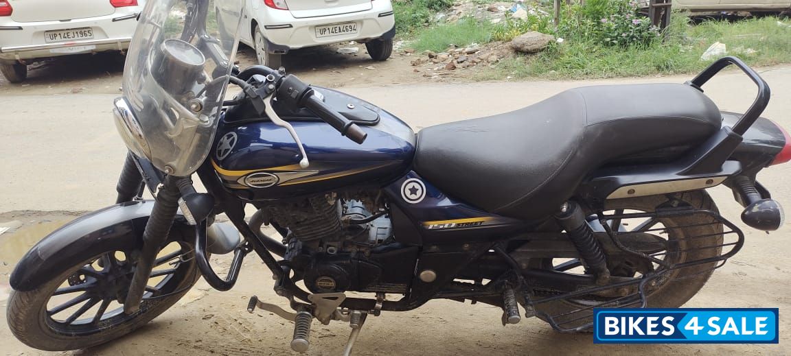Blue Bajaj Avenger Street 150