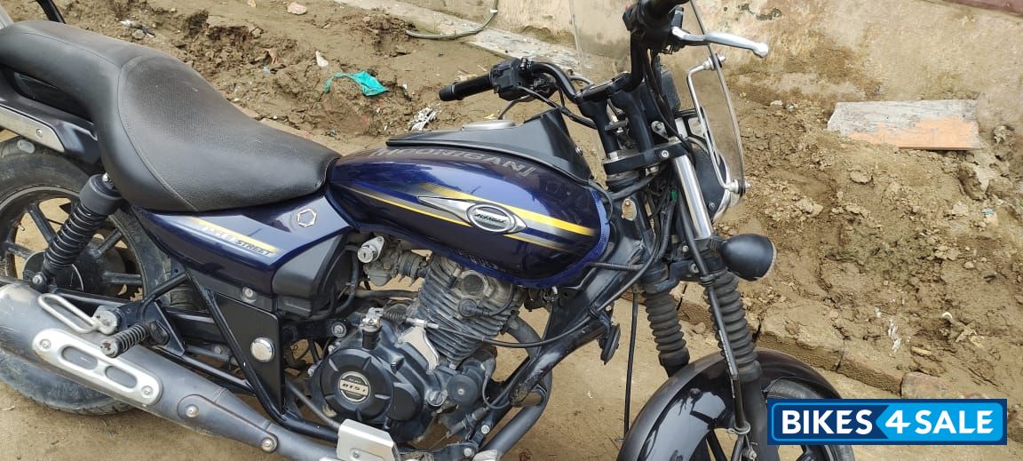 Blue Bajaj Avenger Street 150