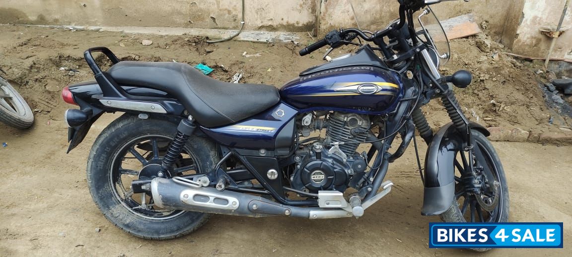 Blue Bajaj Avenger Street 150