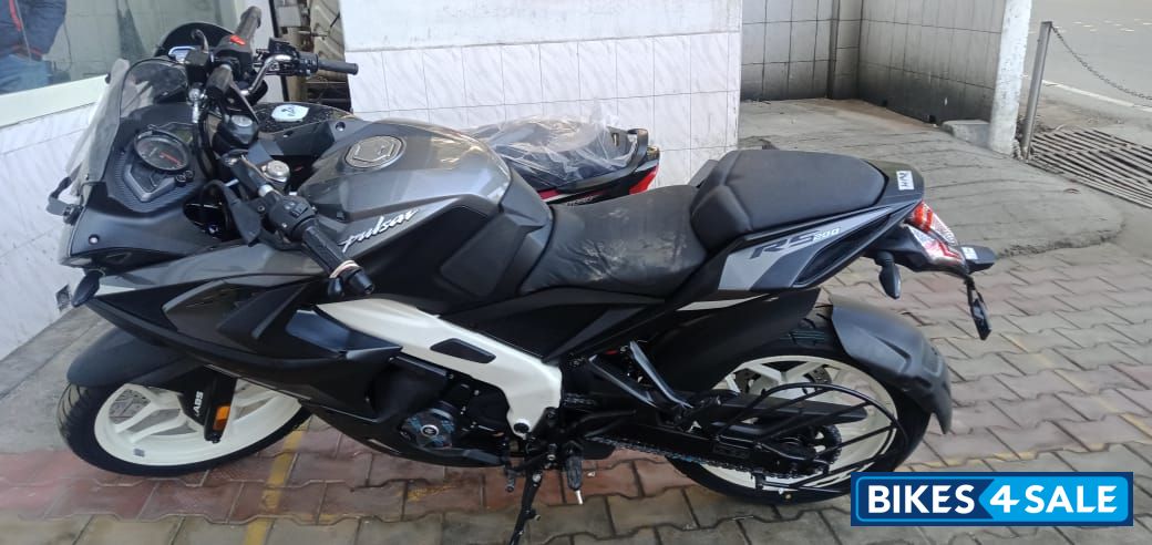 Gray Bajaj Pulsar RS 200 BS6 Gray Bajaj Pulsar RS 200 BS6
