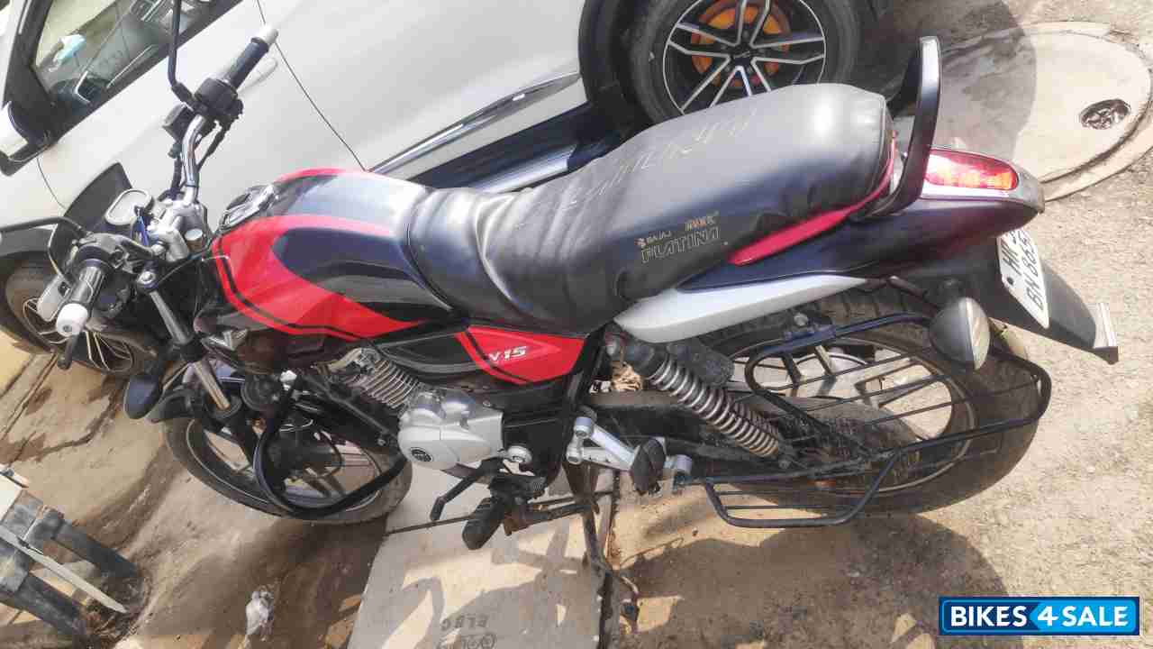 Bajaj V15