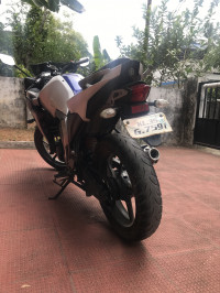 White Yamaha Fazer FI V2