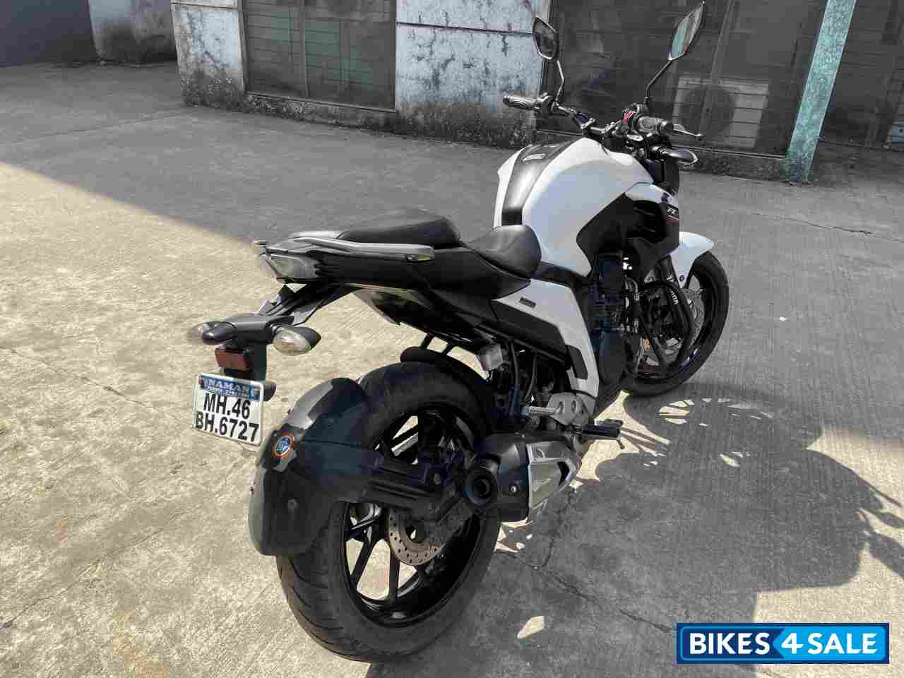 White Yamaha FZ25