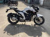 White Yamaha FZ25