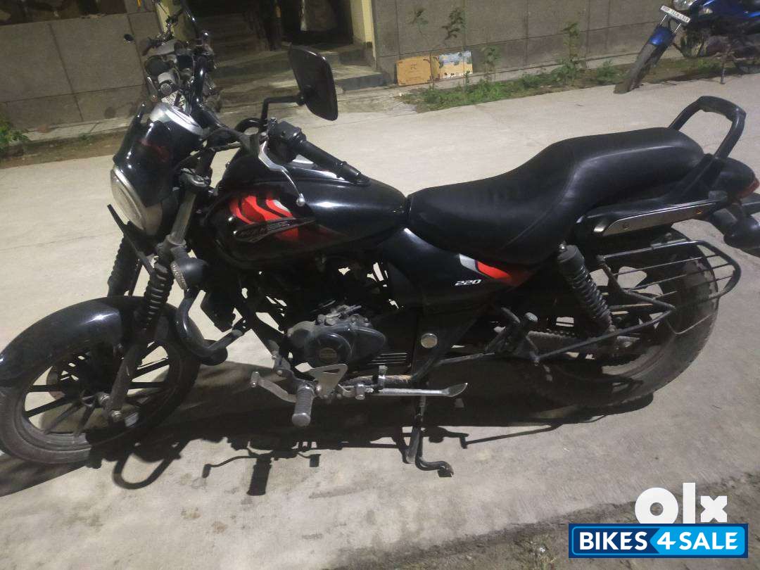 Black Bajaj Avenger Street 220