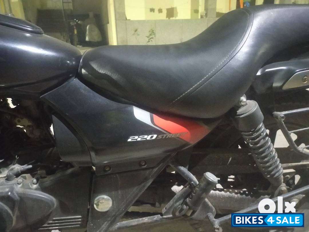 Black Bajaj Avenger Street 220
