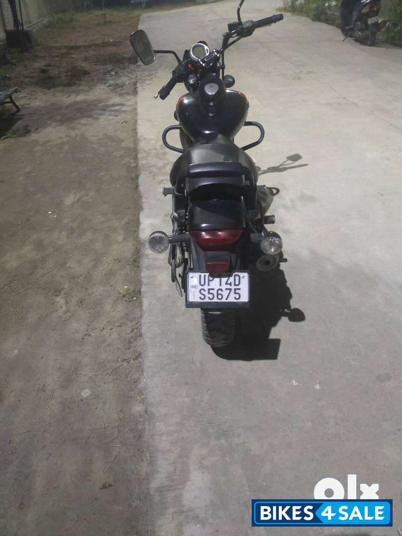 Black Bajaj Avenger Street 220