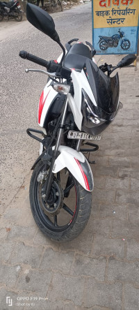 White TVS Apache RTR 160
