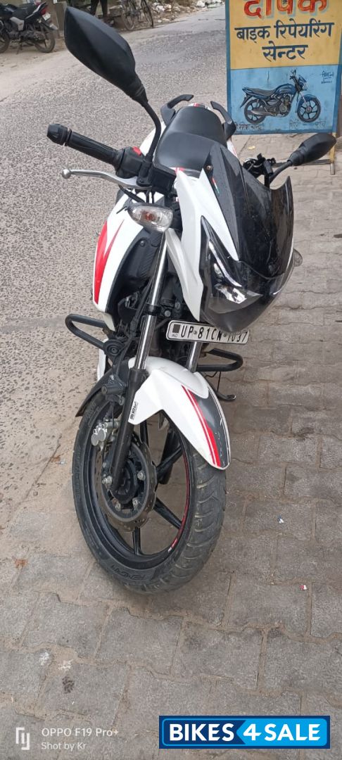 White TVS Apache RTR 160