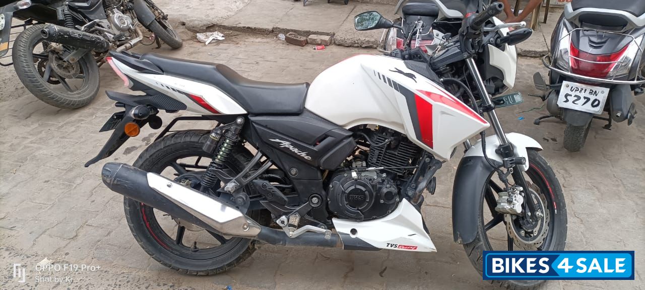 White TVS Apache RTR 160