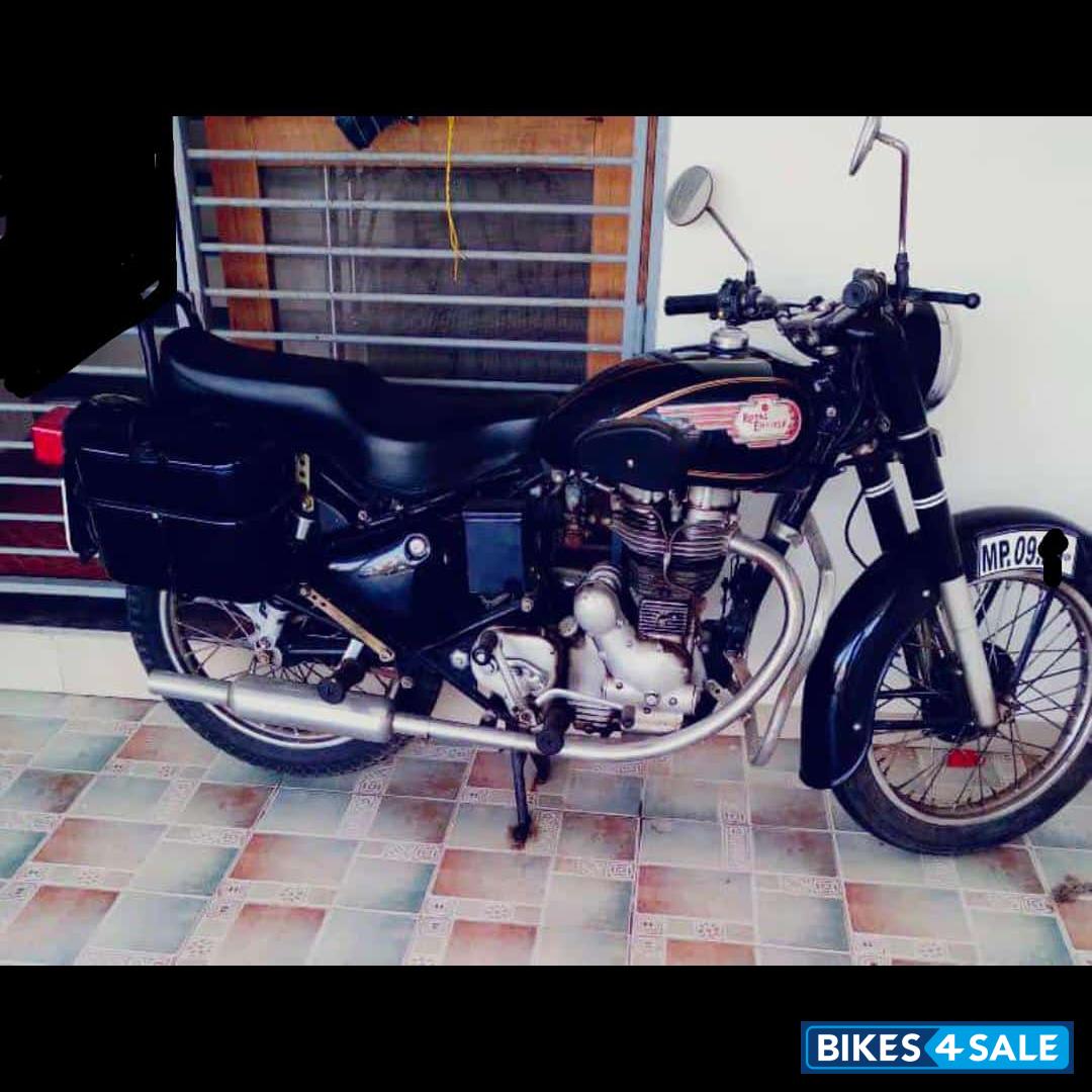 Black Royal Enfield Bullet 350