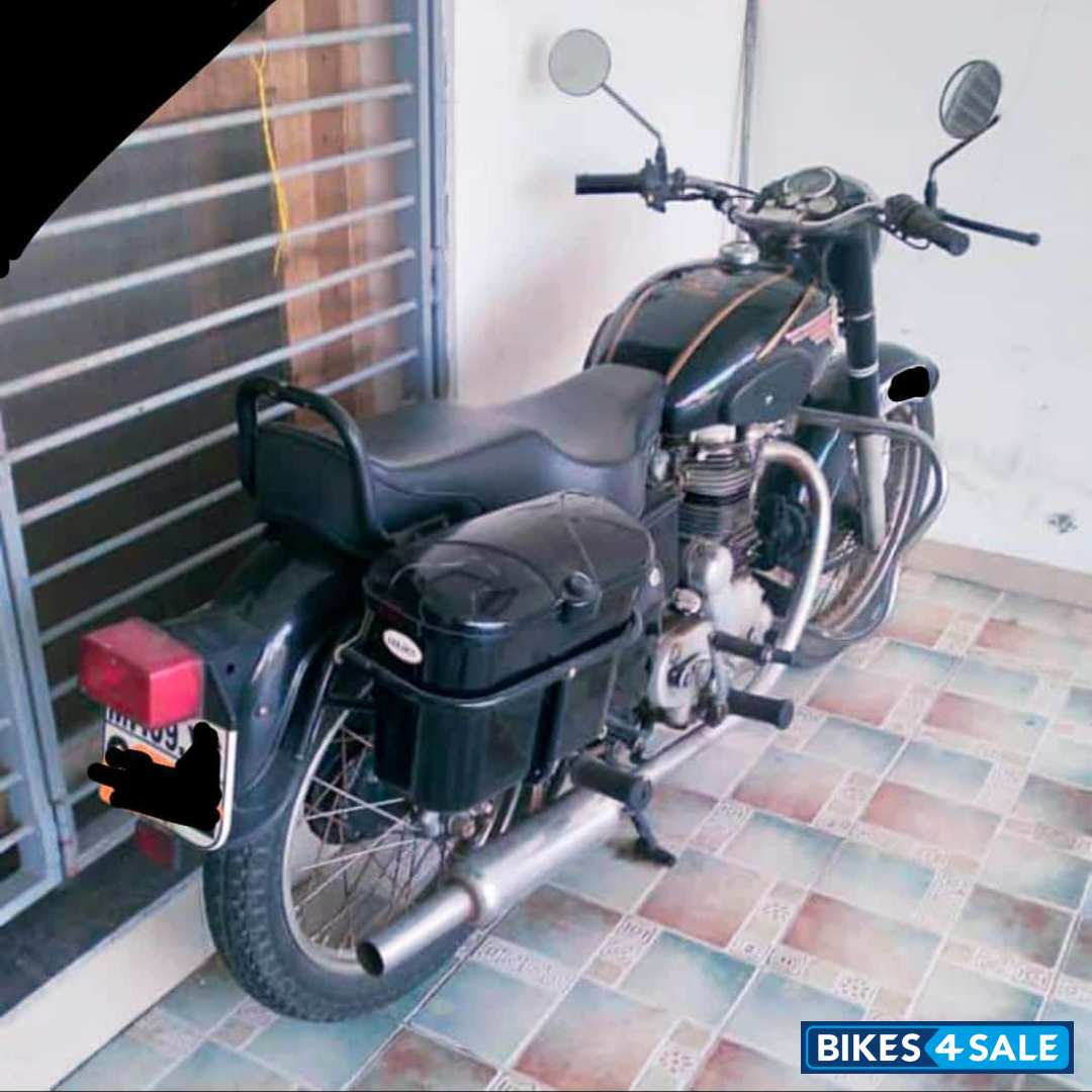 Black Royal Enfield Bullet 350