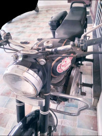 Black Royal Enfield Bullet 350