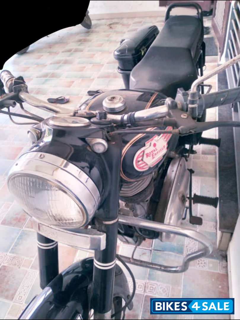 Black Royal Enfield Bullet 350