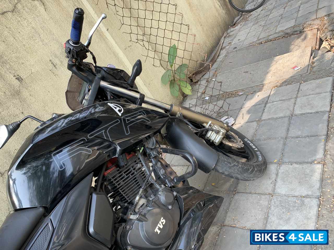 TVS Apache RTR 200 4V TVS Apache RTR 200 4V