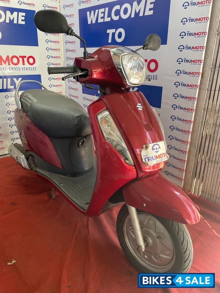 Red Suzuki Access 125