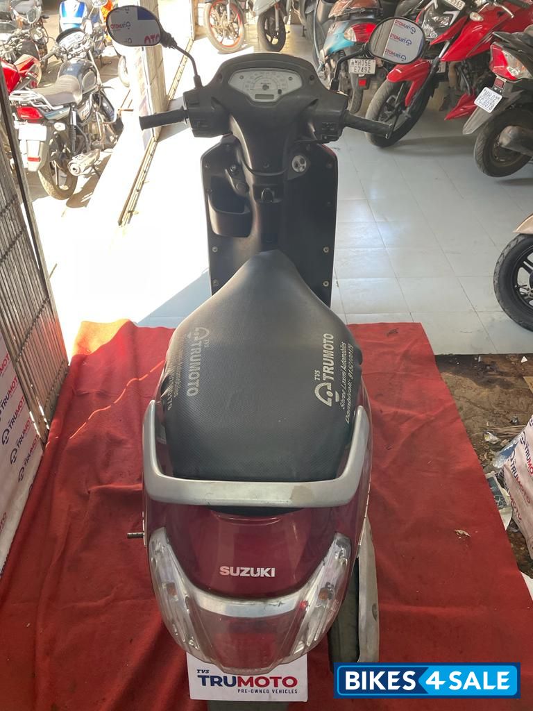 Red Suzuki Access 125