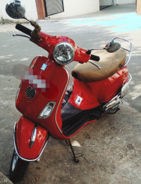 Red Vespa VXL 125