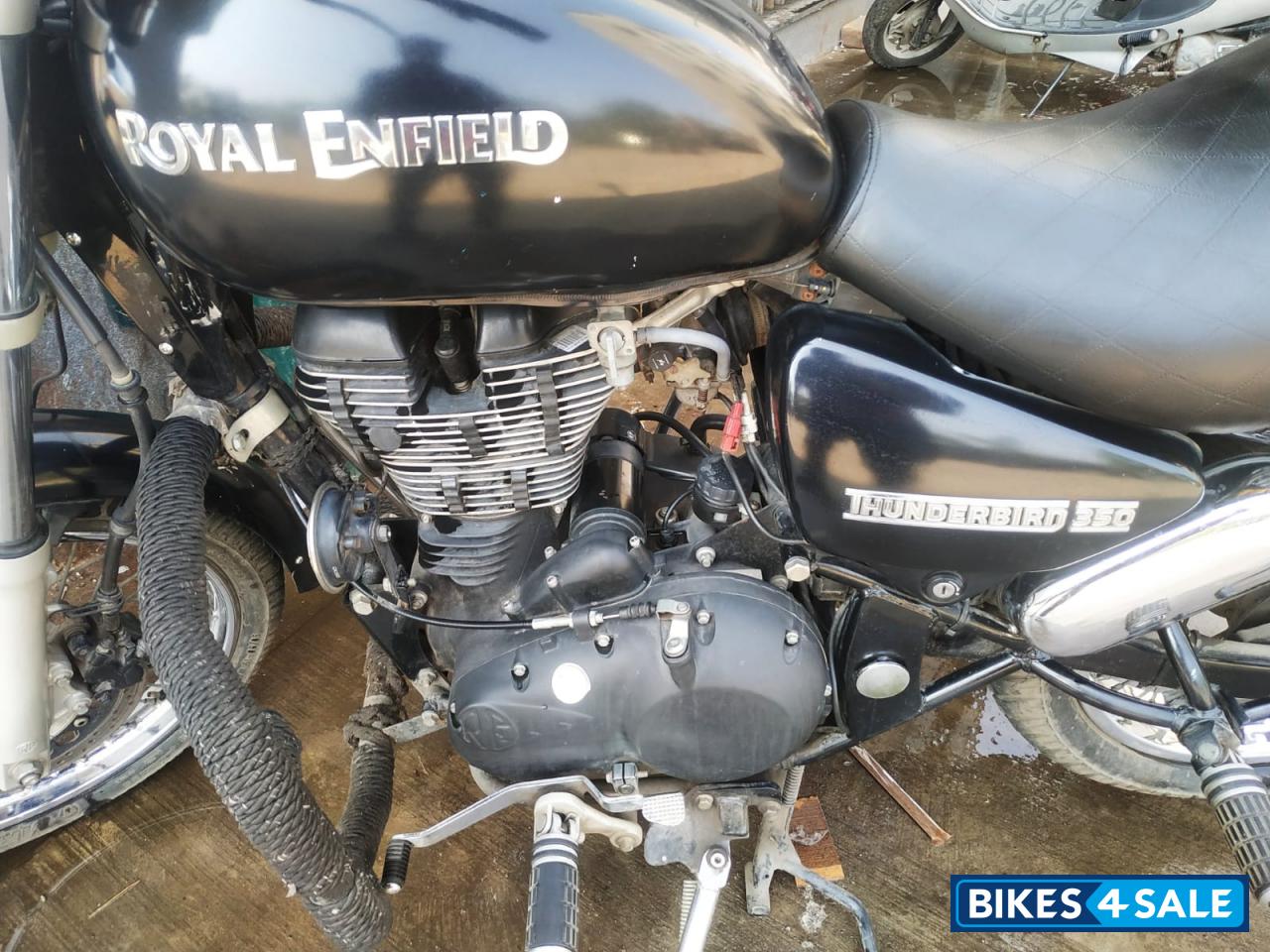 Met Black Royal Enfield Thunderbird TwinSpark 350