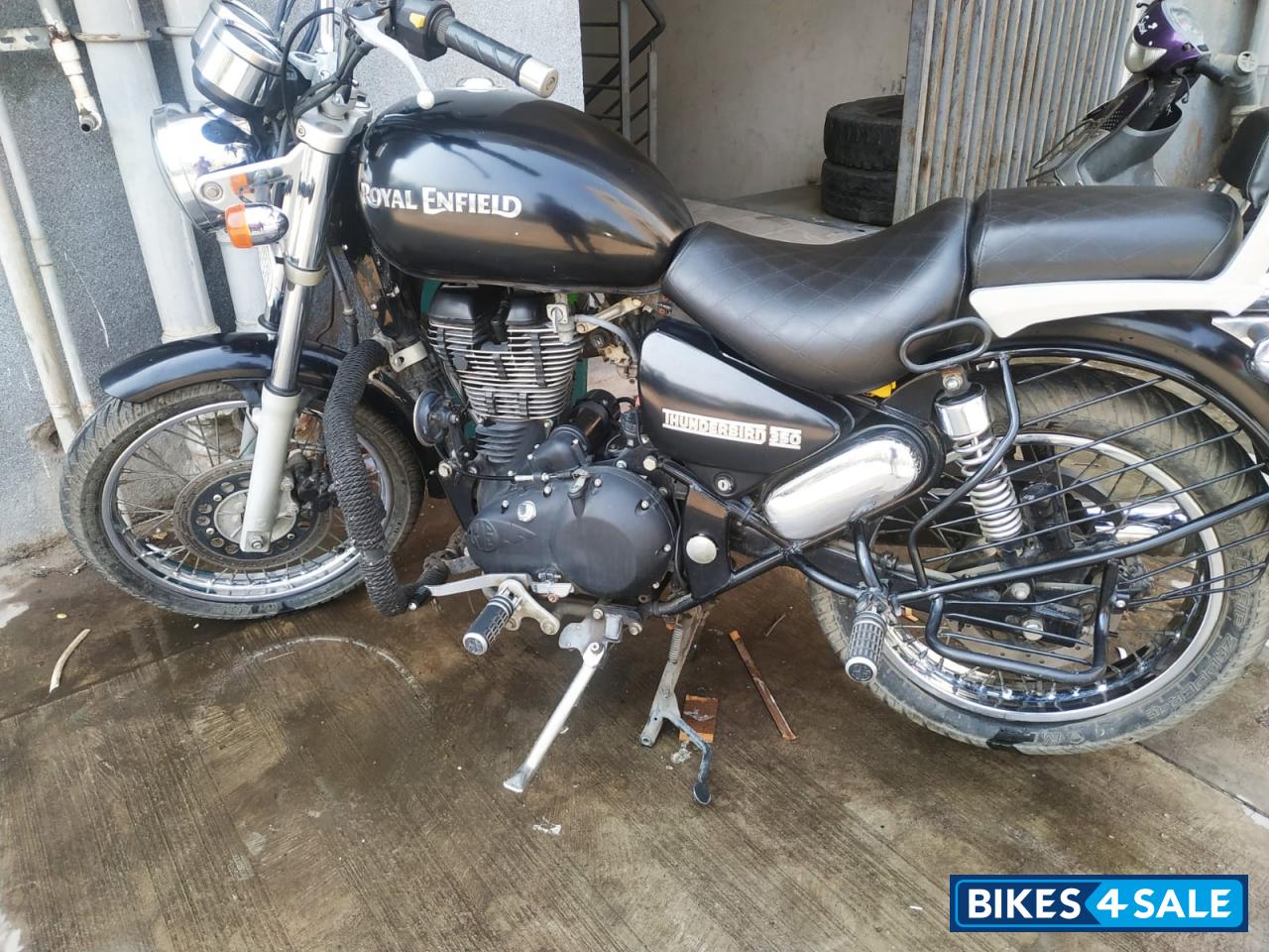 Met Black Royal Enfield Thunderbird TwinSpark 350