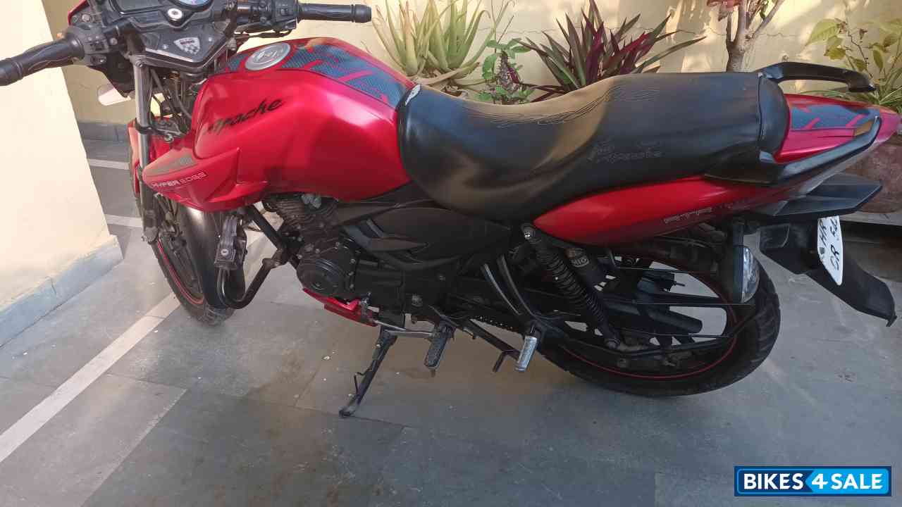 Red TVS Apache RTR 160