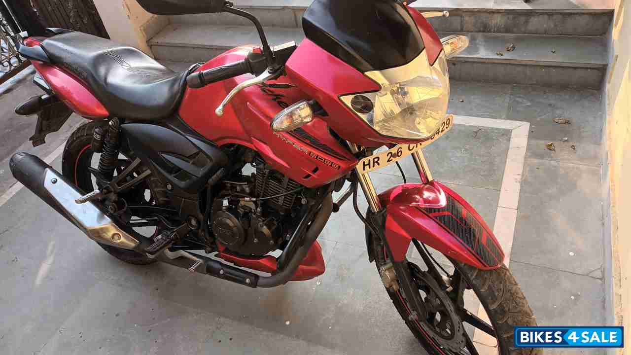Red TVS Apache RTR 160
