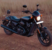 Black Deluxe Harley Davidson Street 750