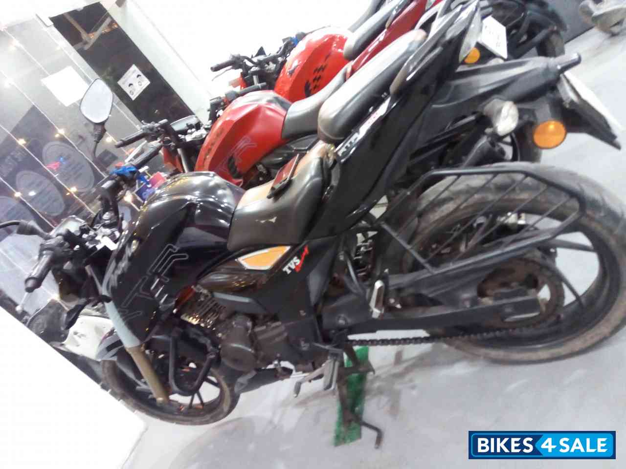 TVS Apache RTR 200 4V