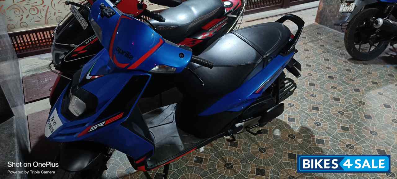 Blue Aprilia SR 125