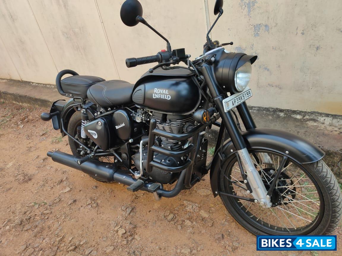 Royal Enfield Classic Stealth Black
