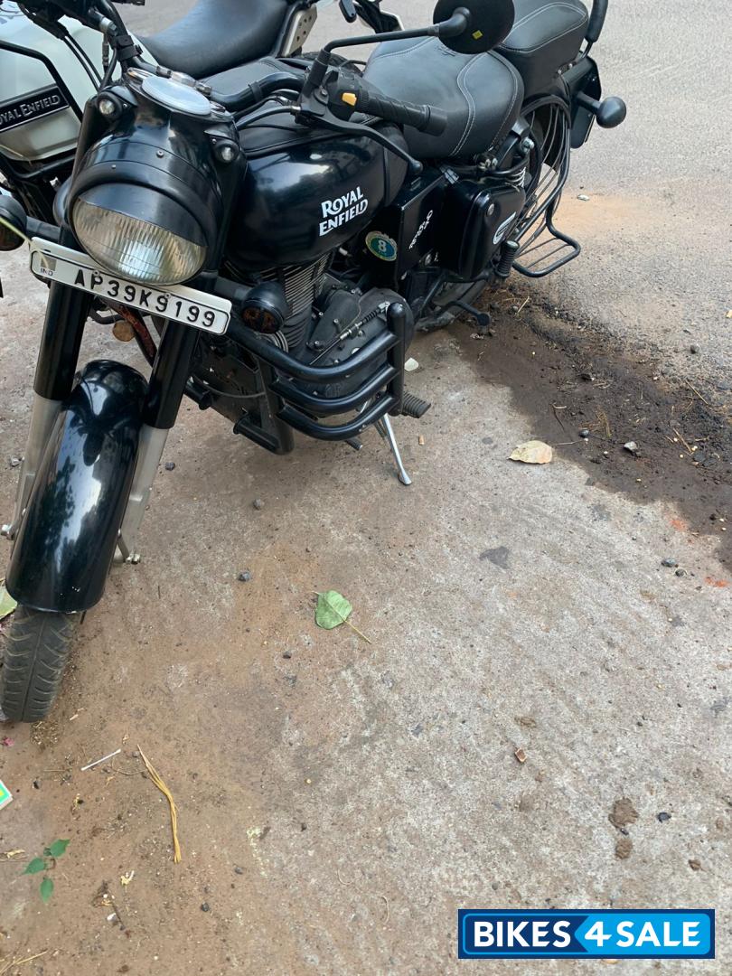 Royal Enfield Classic Stealth Black