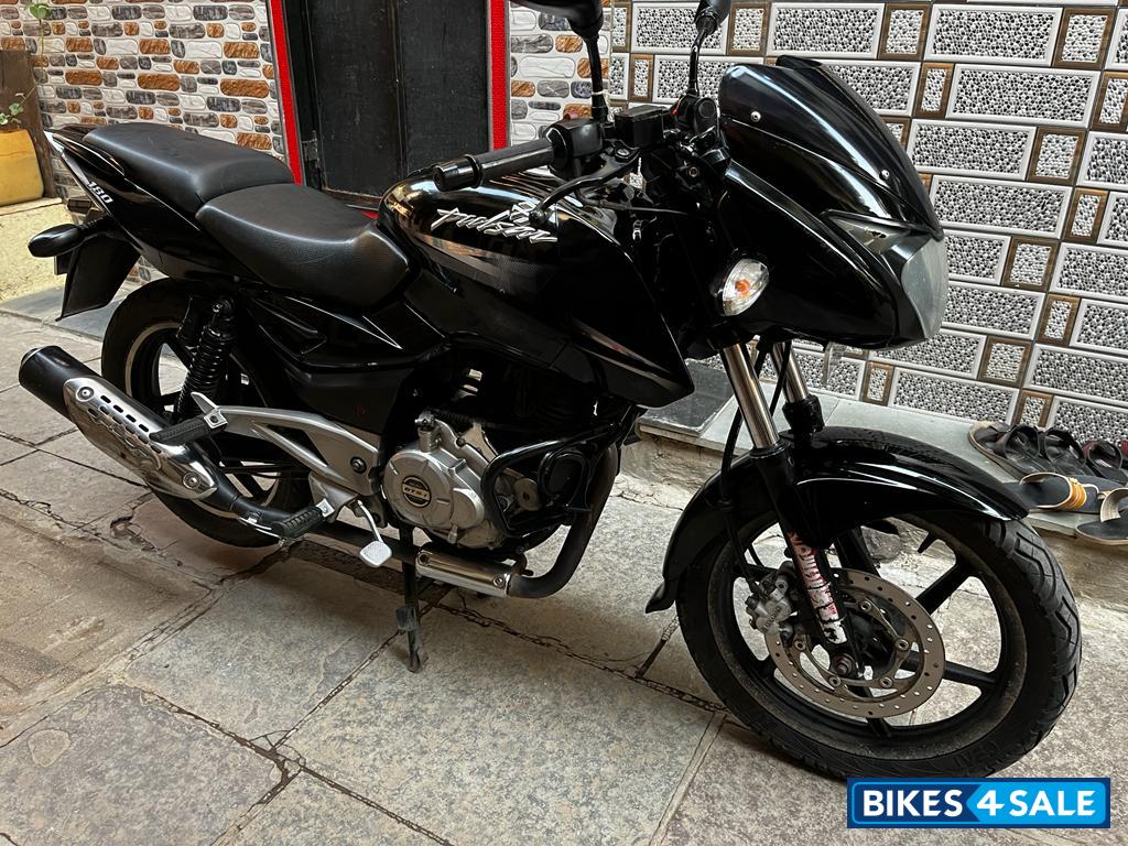 Black Bajaj Pulsar 180