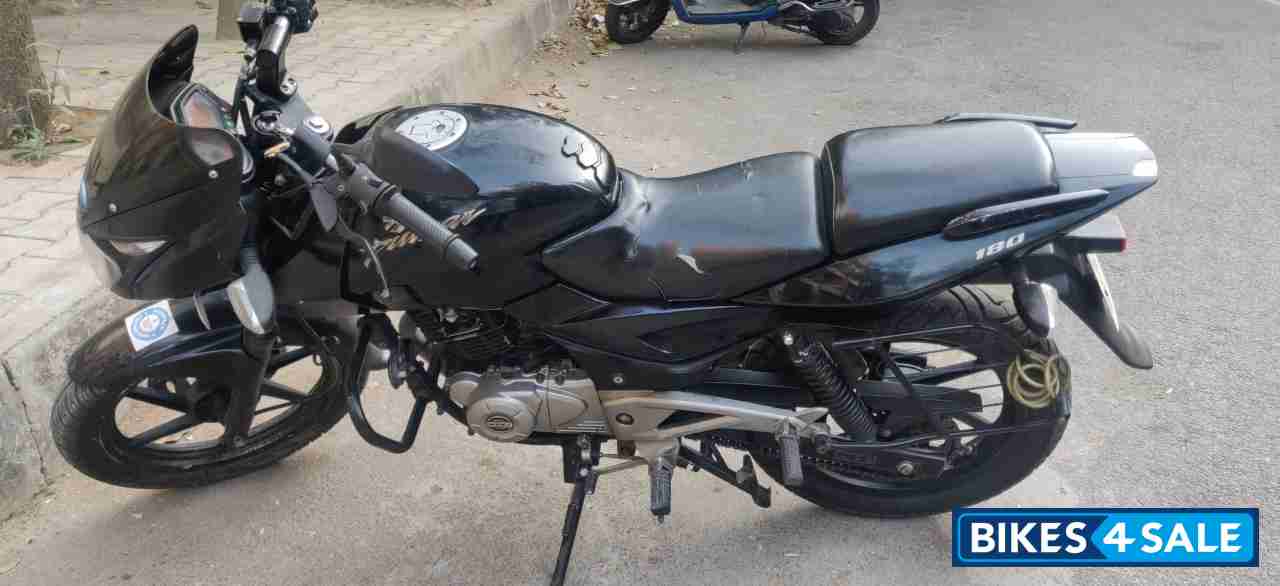 Black Bajaj Pulsar 180 DTSi