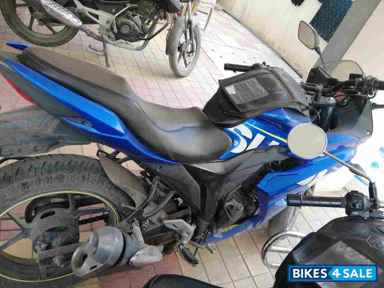 Blue Suzuki Gixxer SF